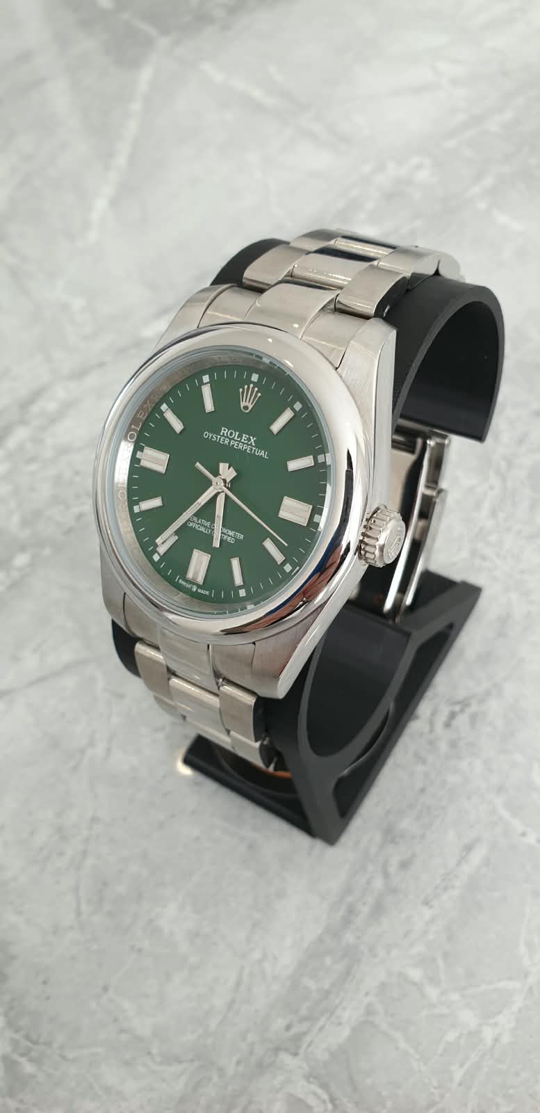 Rolex Oyster Perpetual, Automatic, Green Dial, Smooth Bezel, Steel Case and Bracelet (41mm)