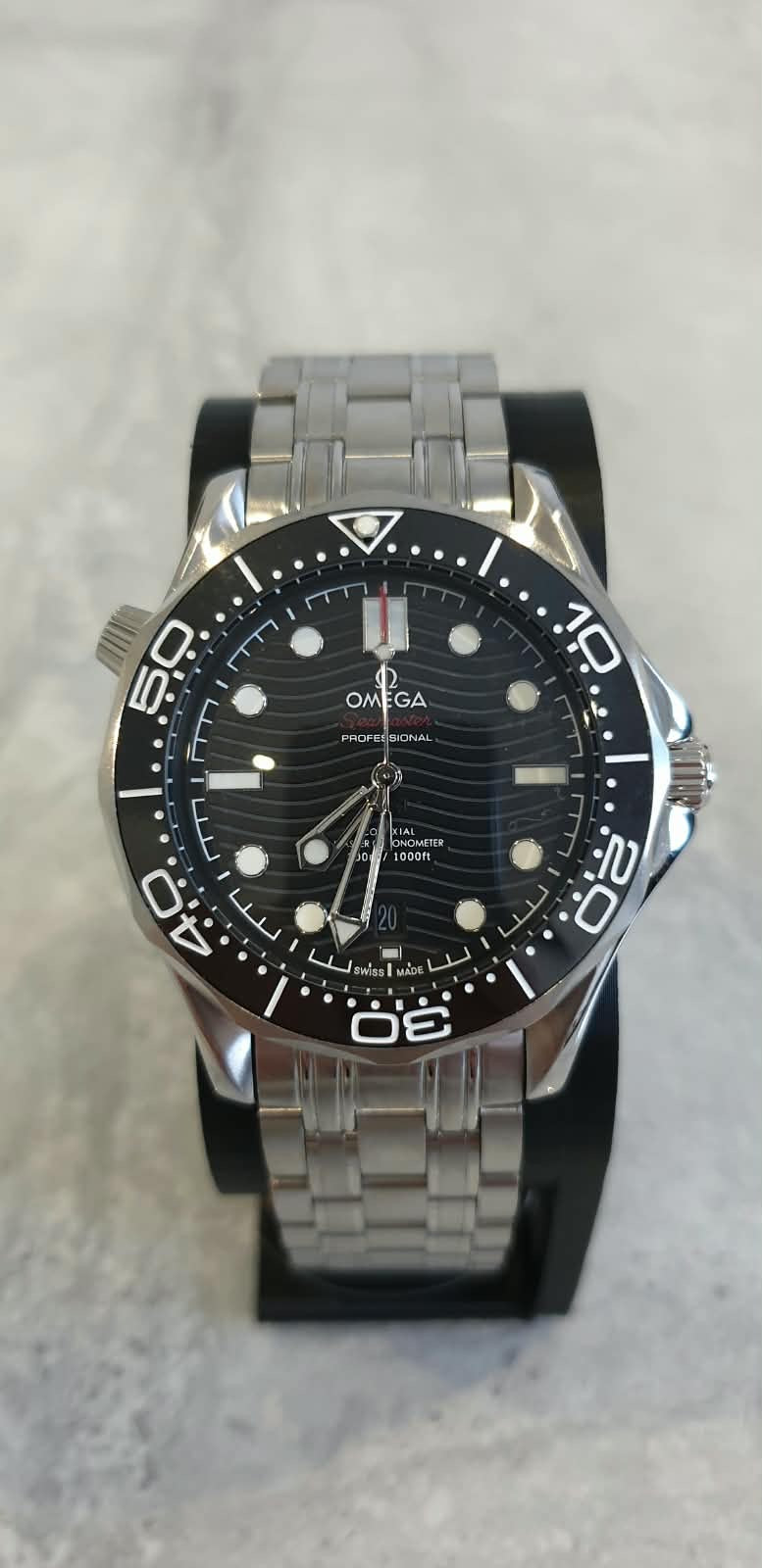 Omega Seamaster Diver 300M, Automatic, Black Dial, Black Bezel, Stainless Steel Bracelet (42mm)