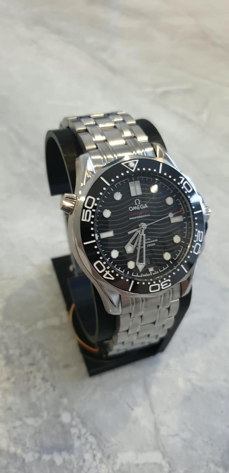 Omega Seamaster Diver 300M, Automatic, Black Dial, Black Bezel, Stainless Steel Bracelet (42mm)
