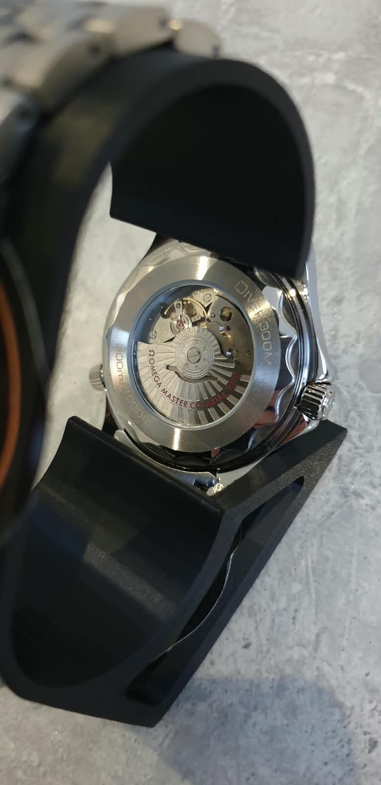Omega Seamaster Diver 300M, Automatic, Black Dial, Black Bezel, Stainless Steel Bracelet (42mm)