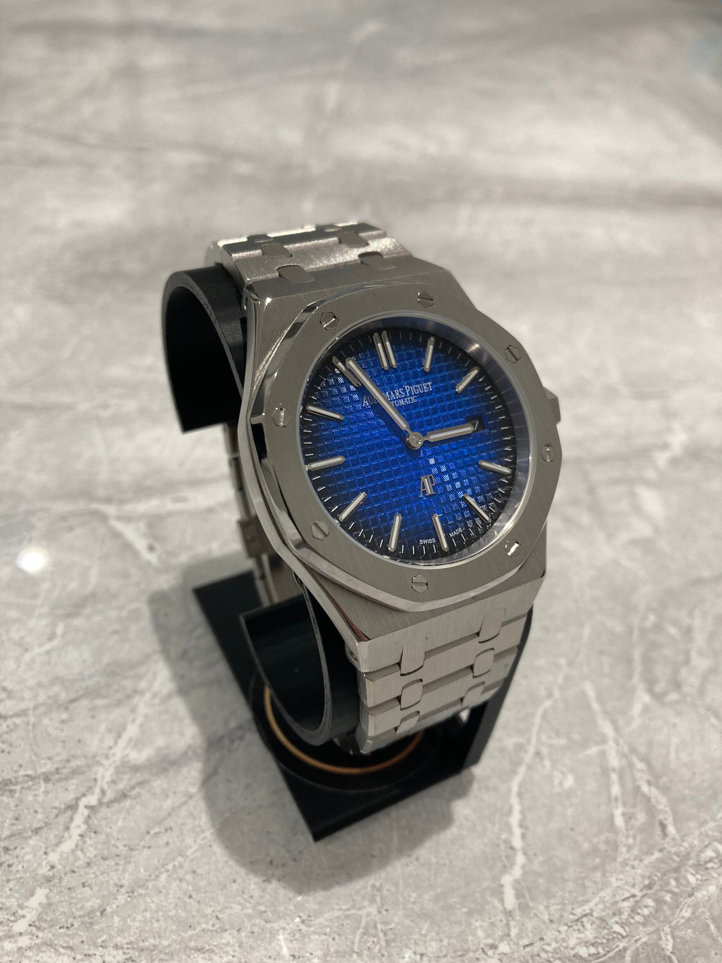 Audemars Piguet, Royal Oak, Blue Textured Dial (41mm)