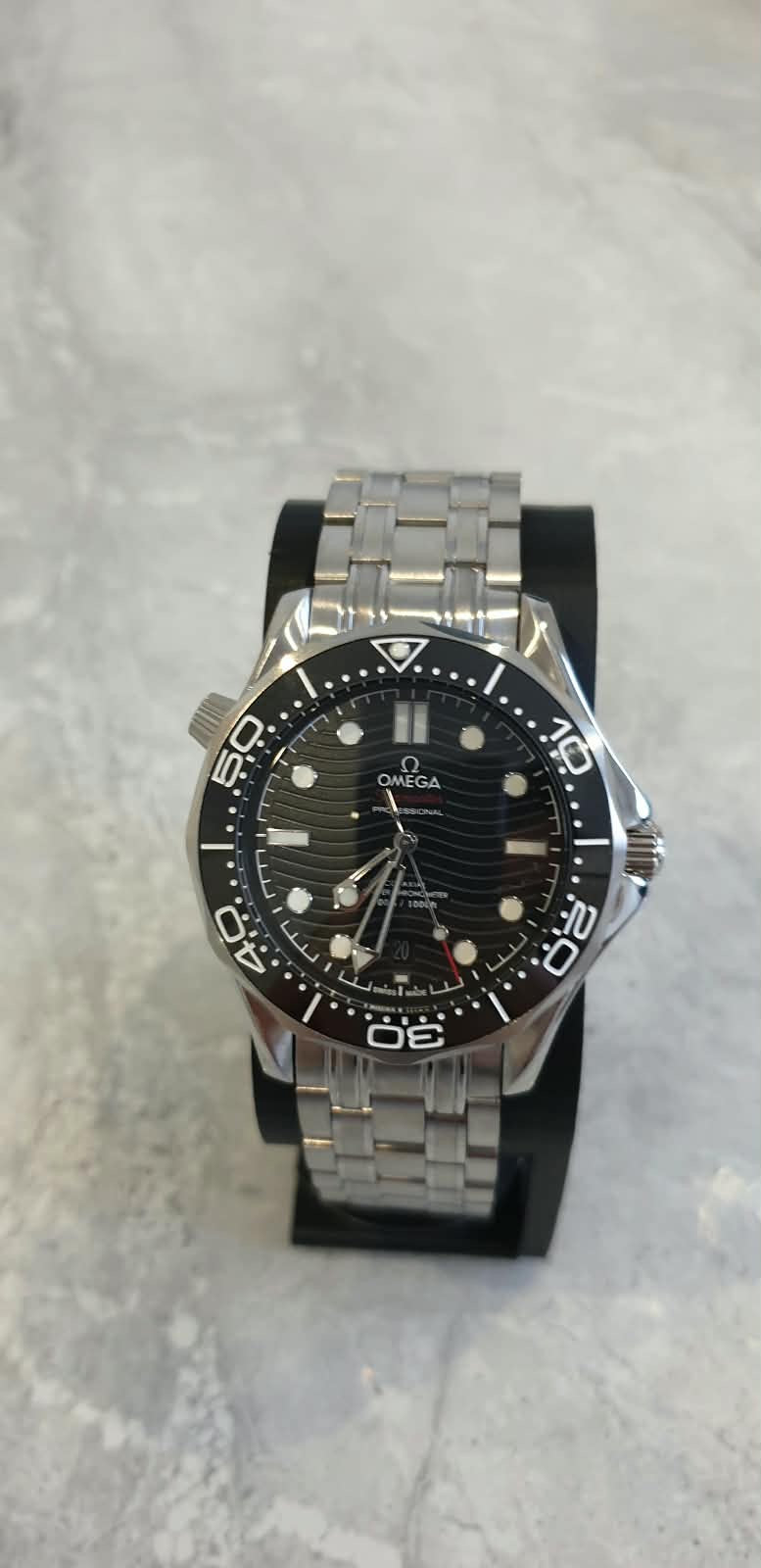 Omega Seamaster Diver 300M, Automatic, Black Dial, Black Bezel, Stainless Steel Bracelet (42mm)